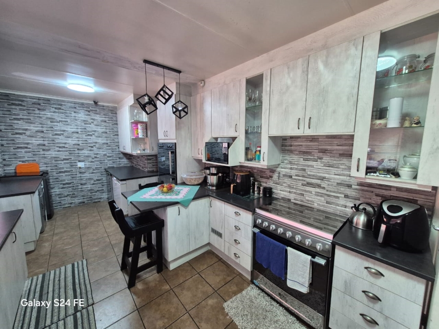 3 Bedroom Property for Sale in Geelhoutpark North West